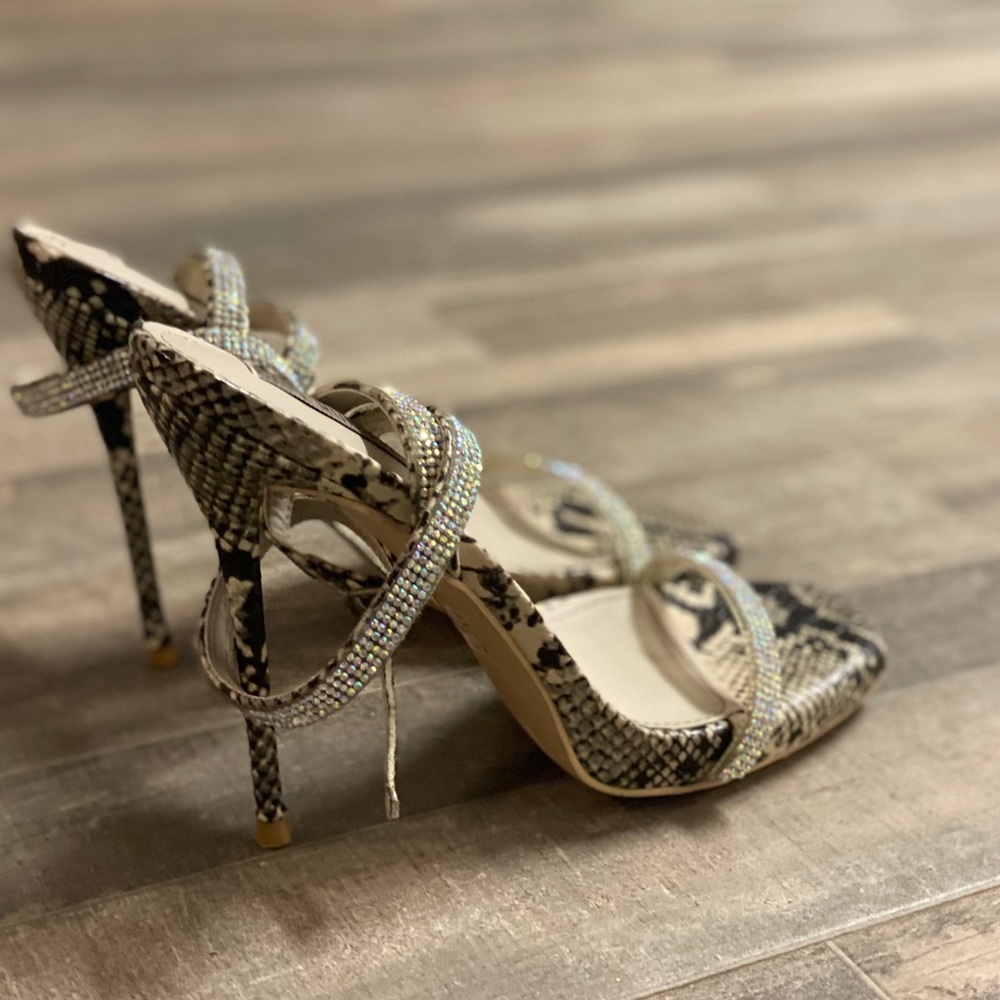 Cape Robbin Shoes Snake Skin Size 8.5M